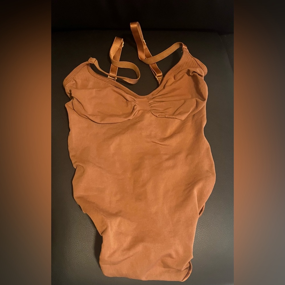 NWOT Skims seamless sculpt body suit